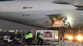 
Llega nuevo lote con un millón de vacunas anticovid de Sinovac aL AICM