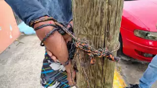 Vecinos de Ciudad del Carmen detienen a presunto ladrón y lo amarran a un poste