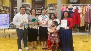 Verónica Lee hizo entrega de los libros infantiles