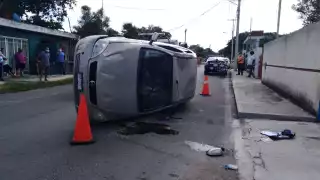 El fuerte impactó alertó a los vecinos que inmediatamente pidieron auxilio a las autoridades
