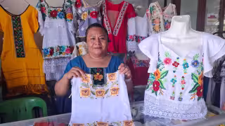 Crisis en Dzitbalché: Bordadoras de ropa típica piden apoyo para promover sus diseños