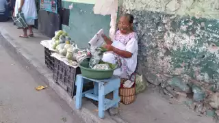 Abuelitos piden ayuda al Ayuntamiento de Kanasín para sobrevivir