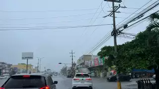 Semáforos dañados e inundaciones: Así afectaron las fuertes lluvias en Cancún