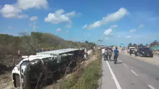 Guardia Nacional arribaron para resguardar la mercancía, pero decenas de colonos se adelantaron y se llevaron la mayor parte