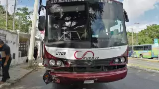 El tránsito se congestionó y la policía tuvo que intervenir para evitar el congestionamiento vehicular