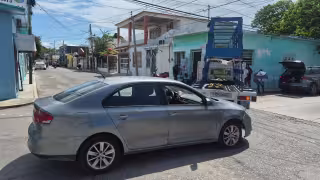 Maniobra en reversa terminó en choque y caos vial en el Centro de Ciudad del Carmen