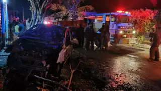 En este siniestro, los bomberos encontraron un frasco de plástico con líquido inflamable