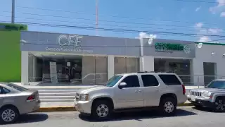 El encargado de los cajeros de la CFE llegó en la mañana y observó el robo