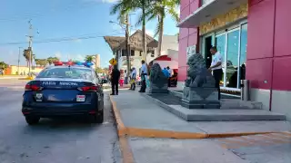 Trabajadores de rentadoras de vehículos y taxistas aseguran que no le corresponde a la Policía Turística ponerles restricciones