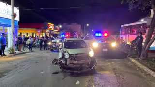 Por perseguir a unos ladrones, una patrulla chocó contra otro vehículo en la Región 248 en Cancún
