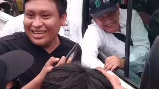 AMLO fue recibido por cientos de personas en Calkiní