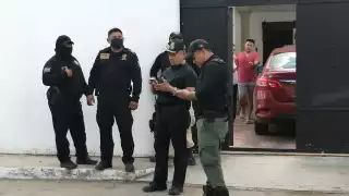 El niño se quedó dentro del vehículo con los seguros puestos y las llaves en el interior de la unidad, en el Centro de la ciudad