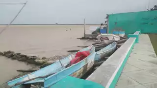 Frente Frío 14 cierra puertos en Ciudad del Carmen y deja sin trabajo a pescadores