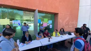Estudiantes de la UNACAR en Carmen entregan pliego petitorio contra alza de aranceles