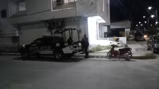 Policías de Palizada detienen a tres personas con droga y armas