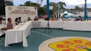 La sesión extraordinaria de cabildo fue realizada en foro abierto, en el domo doble de la unidad deportiva José María Morelos