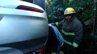 El accidente ocurrió alrededor de las 15:00 horas de hoy cuando una mujer transitaba a bordo de un vehículo de la marca Volkswagen, tipo Polo, gris