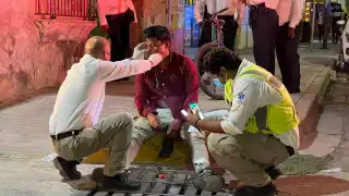 El hombre fue atendido por paramédicos, a fin de evitar el desangrado de la víctima