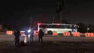 El operador de un autobús no vio al trabajador por falta de alumbrado