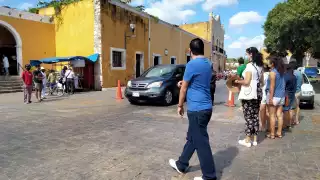 Personas de varias partes de la República y el interior del Estado pasean por las calles