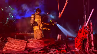 Consume el fuego una vivienda en Playa del Carmen y genera movilización de cuerpos de emergencia