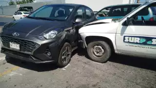 El lesionado fue atendido por los paramédicos Pedro Luna y Guadalupe Pech, quienes arribaron en la ambulancia Y-32 de la Secretaria de Seguridad Pública