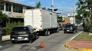Choque en Juárez y Miguel Alemán paraliza el tránsito en Campeche