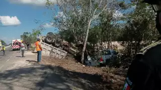 El accidente se registró en el kilómetro 135 de la carretera federal de cuota Mérida-Cancún
