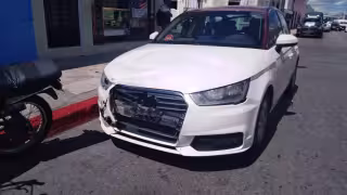 Los agentes de la Policía Municipal se encargaron de la vialidad y atender al motociclista.