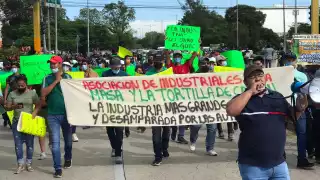 Los motorrepartidores y losa dueños de tortillerías piden evitar el alza en insumos para este producto