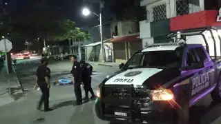 La circulación sobre la Ruta 4 con dirección a la avenida Chac Mool, tuvo que ser cerrada, hasta que Servicios Periciales terminen de procesar el área