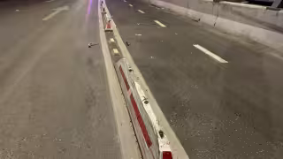 Accidente en el Puente Nichupté dejó daños en el separador de la ciclovía