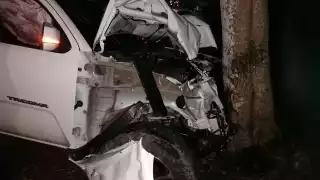 Al sitio acudieron elementos de la Policía Quintana Roo y paramédicos para atender a los conductores