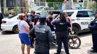 Discusión por motocicleta mal estacionada moviliza a policías en la colonia Polvorín de Campeche
