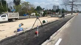 Personal que labora en el lugar indicó que la superficie tiene unas ligeras líneas en su acabado para garantizar su durabilidad, para que no se deforme