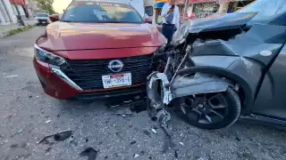 Tres vehículos colisionan en Los Héroes, Quintana Roo; saldo de lesionados leves y caos vial