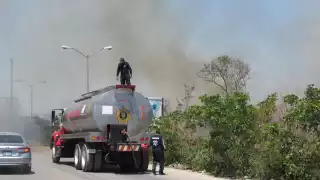 Los bomberos ya se encuentran apagando las llamas