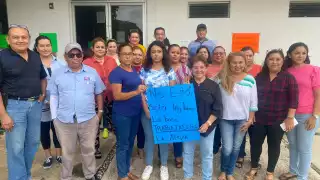 En solidaridad por el despido de la empleada de la Semarnat, trabajadores expresaron su apoyo a través de un paro de "brazos caídos"