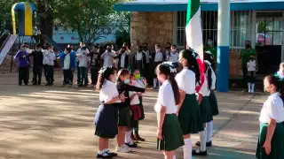 Estas actividades se realizan durante el homenaje a la bandera y tienen el objetivo de contribuir a la inclusión