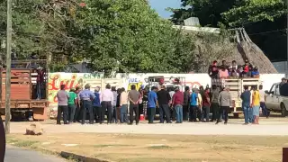 Los campesinos retuvieron a dos funcionarios municipales