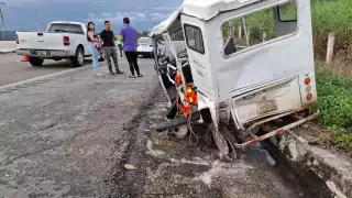 Camioneta saca del camino a mototaxista en la vía Campeche-Mérida y lo lesiona