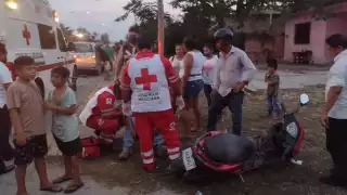 Elementos de la Cruz Roja llegaron al lugar de los hechos para brindar los primeros auxilios a la víctima quien fue trasladada al Hospital General