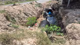 Zanja por obra inconclusa pone en riesgo a conductores al sur de Champotón