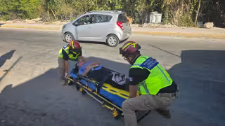 Choque entre mototaxi y motocicleta deja mujer lesionada en Playa del Carmen