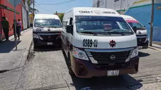 Choque entre combis en Ciudad del Carmen provoca congestionamiento vial