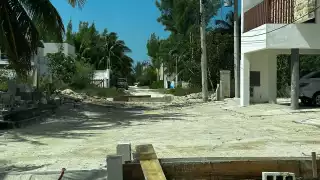 Los vecinos amanecieron el día de ayer con la sorpresa de que los consanguíneos construyeron un durmiente de 40 cm donde se derrumbó un muro