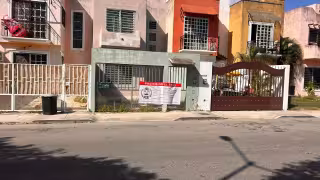 Operativo de cateo en La Toscana de Playa del Carmen genera fuerte movilización policiaca