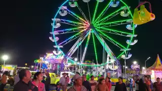 Un juego mecánico ubicado en Buenavista, en la Ciudad de México, se descarriló y provocó que cinco personas fueran lesionadas. Policías y paramédicos del Escuadrón de Urgencias Médicas ya atienden el incidente