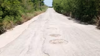 “Se desbarata el carro”: denuncian carretera intransitable por baches en Champotón