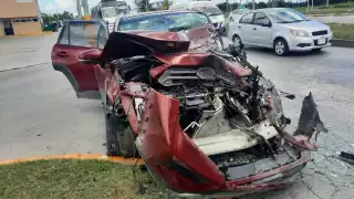 El accidente sucedió sobre la lateral del Bulevar Colosio a la altura de residencial las Américas
